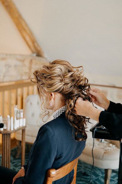 Le Salon Privé D'aurore Coiffeur à Saint-Valérien