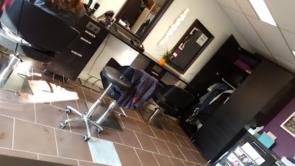 Julia R, Salon de Coiffure à Soisy-sur-École