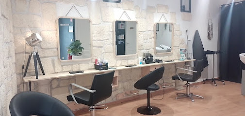Rêvana Coiffure Coiffeur à Saint-Marcel-de-Careiret