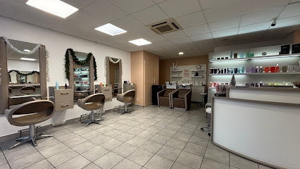 Le Best'c L'hair Coiffeur à Domarin