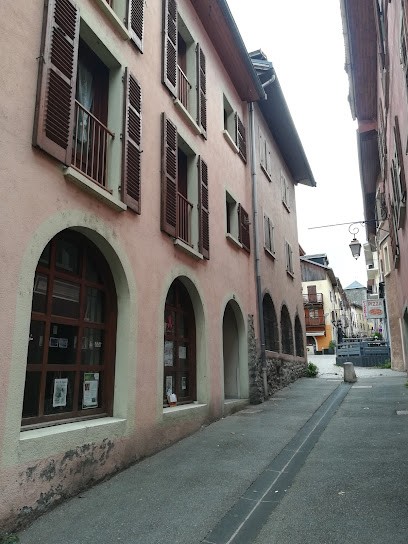 ISA Coiffure 144 Rue St Antoine 73300 St Jean De Maurienne, Salon de Coiffure à Saint-Jean-de-Maurienne