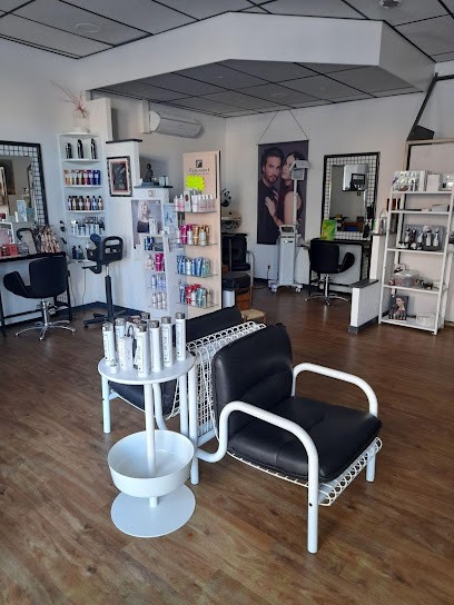 Les Ciseaux De Domi, Salon de Coiffure à Vertaizon