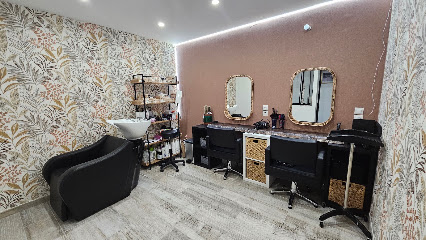 Les Ciseaux D'axe Coiffeur à la Queue-en-Brie