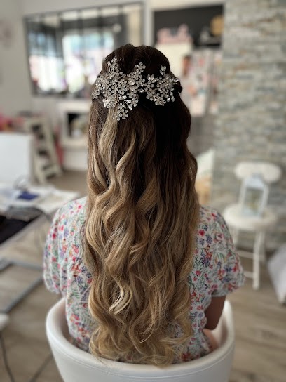 Alex R., Salon de Coiffure à Esbly