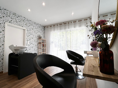 Les Ciseaux D'amandine Coiffeur à Cessieu