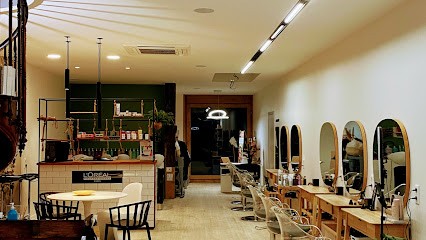 Salon B! Maison De Beauté (Coiffure Et Institut), Salon de Coiffure à Nay
