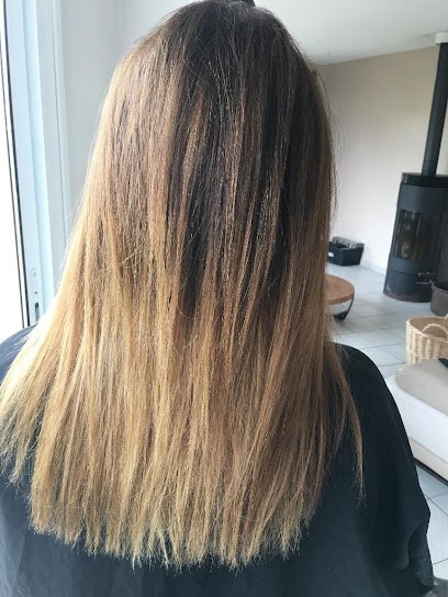 M.D.C. Coiffure Visagiste à Domicile, Coiffeur à Domicile à Yves