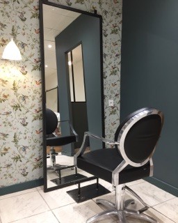 Emmanuelle Coiffure , Coiffure Et Perruque Médicale, Salon de Coiffure à Saint-Jean-Bonnefonds