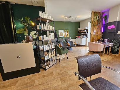L'instinct De Sarah, Coiffeur à Tourriers