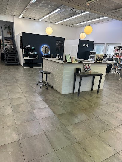 Aurélie V, Salon de Coiffure à Lencloître