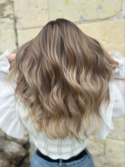 Camille'hair - Coiffeuse À Domicile Coiffeur à Longué-Jumelles