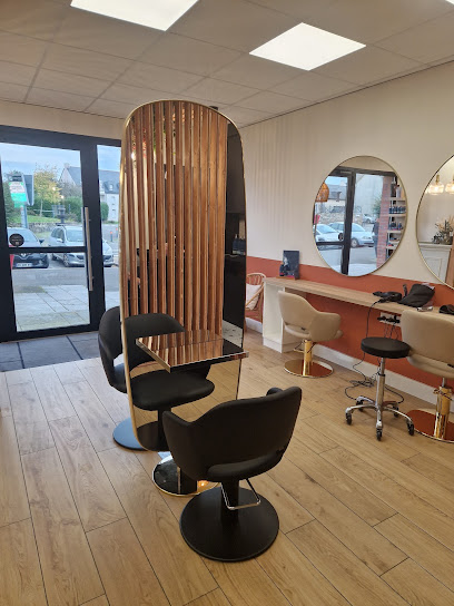 Backstage Coiffure Coiffeur à Vignoc