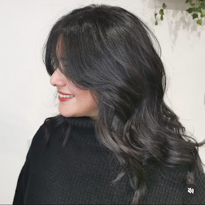 Leidy Coiffeuse Visagiste Coloriste Paris Coiffeur à Paris 09