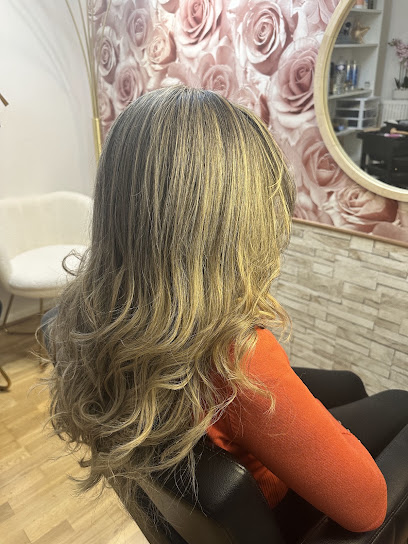 Olga Malmin Coiffeuse Coiffeur à Asnières-sur-Seine