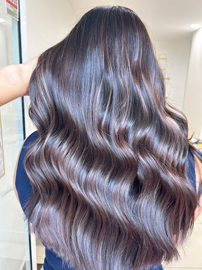 Sihem Hairstyle Coiffeur à Suresnes