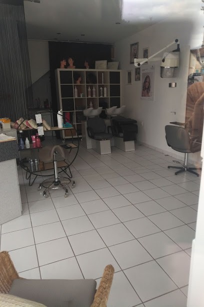 Caroline Coiffure, Salon de Coiffure à Saint-Honoré-les-Bains