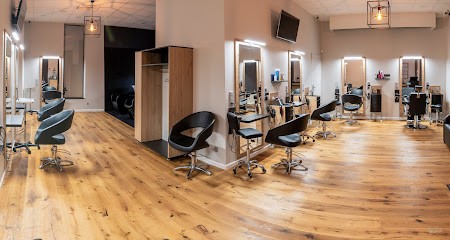 Etre De Mèche - Salon De Coiffure-barbier - Photographe, Salon de Coiffure à Saint-Symphorien-d'Ozon