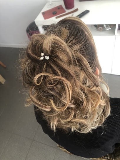 Julia ´ Hair Color, Coiffeur à Domicile à Ambarès-et-Lagrave