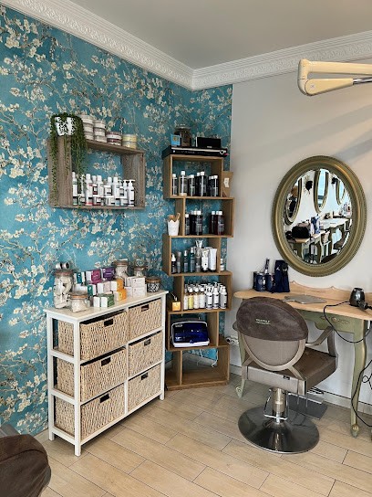 Triangle Coiffure, Salon de Coiffure à Sainte-Geneviève-des-Bois