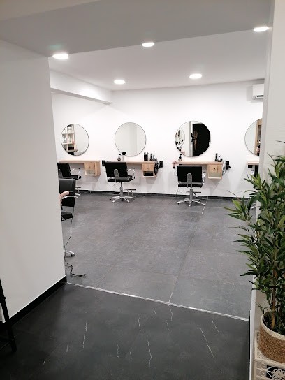 Top Coupe Coiffure Esthétique, Salon de Coiffure à Pouzay