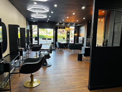 Goldentouch Coiffeur à Laval