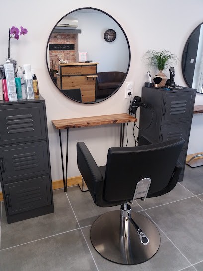 OMBRE ET LUMIERE, Salon de Coiffure à Verrières