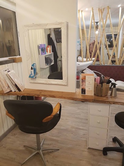 Confidence, Salon de Coiffure à Saint-Jean-d'Angély