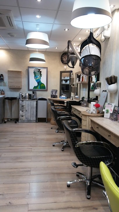 FERMÉ, Salon de Coiffure à Lisieux