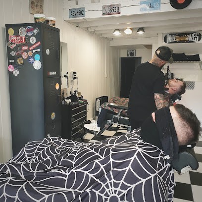 The Beard Brothers, Barbier à Blois