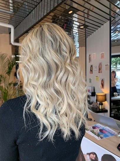 à La Pointe, Salon de Coiffure à Lisieux