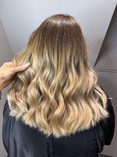 La Petite Coiffeuse, Salon de Coiffure à Saint-Jean-Bonnefonds