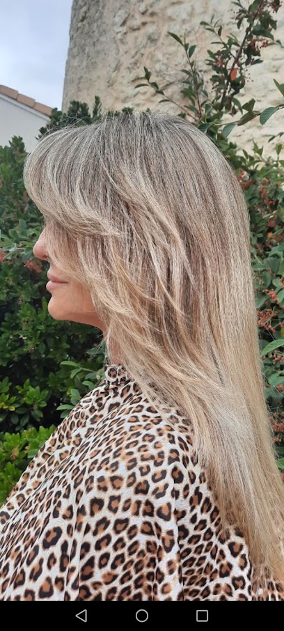 Le Petit Salon De Natasha Coiffeur à Parentis-en-Born