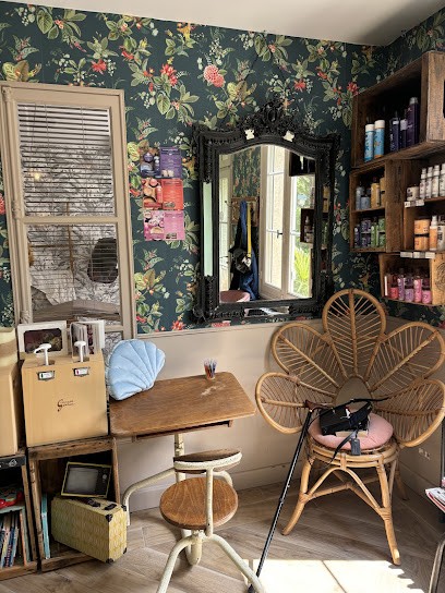 Aux Ciseaux Des Coquettes, Salon de Coiffure à Montoire-sur-le-Loir