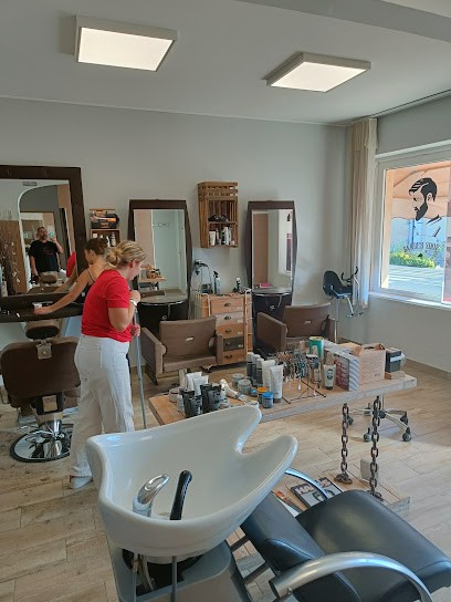 Celine Coiffure, Salon de Coiffure à Saint-Savin