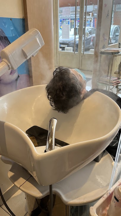 C & THA COIFFURE, Salon de Coiffure à Viry-Châtillon