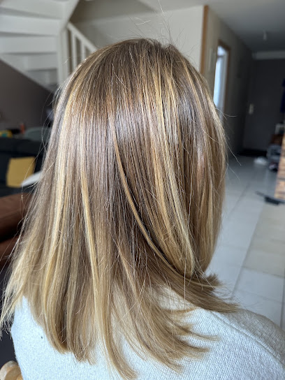 Nirina Coiffeuse À Domicile(Rina Spécialité Lissage) Coiffeur à Saint-Ouen-l'Aumône
