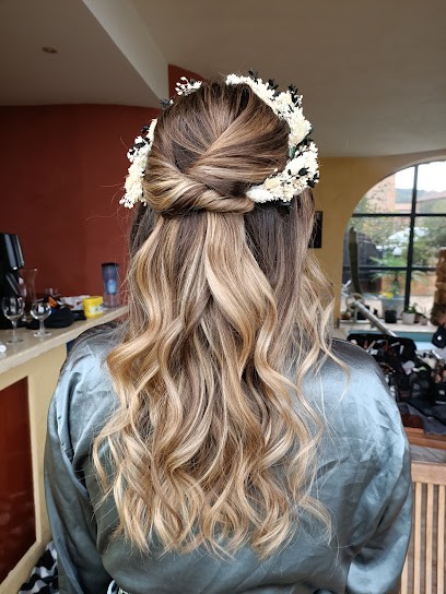 Elodie Lacambra Maquilleuse / Coiffeuse Professionelle, Salon de Coiffure à Lyon 04