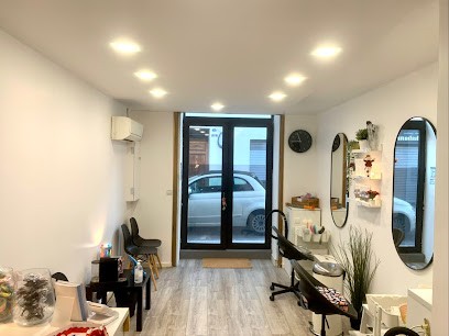 Centre De Traitement Anti Poux Et Lentes Professionnels, Salon de Coiffure à Marseille 06