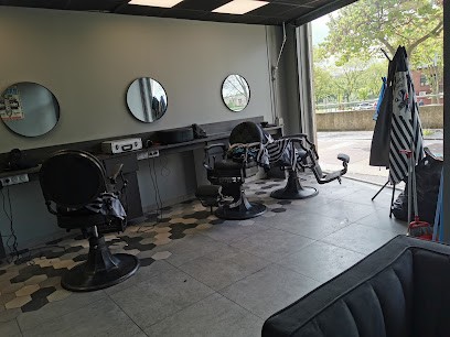 772th Barber Shop, Barbier à Torcy