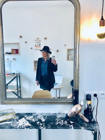 By Marie Dauch, Salon de Coiffure à Grenade