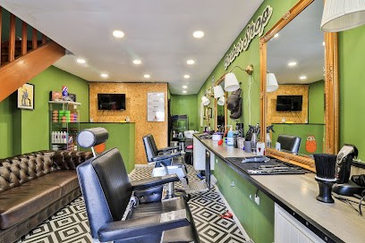 Barbes Rousses à Hyères, Barbier à Hyères