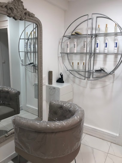 House Of Güzel, Salon de Coiffure à Mâcon