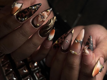 Blushmarine : Nail Artist , Strass Dentaire, Maquilleuse & Coiffeuse Studio Coiffeur à Besançon