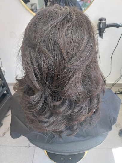 Studio Shine Coiffeur à Trets