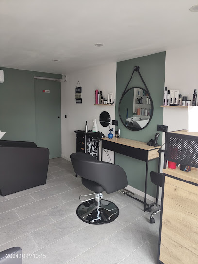Aux Mains D'aur' Coiffeur à Villate