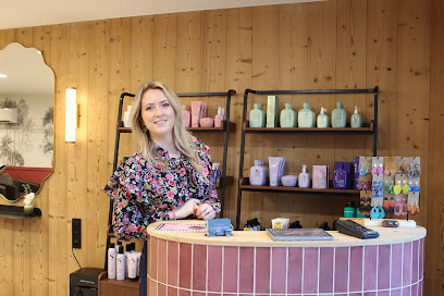 Le Chromatique Salon De Coiffure Par Isaline Coiffeur à Royat
