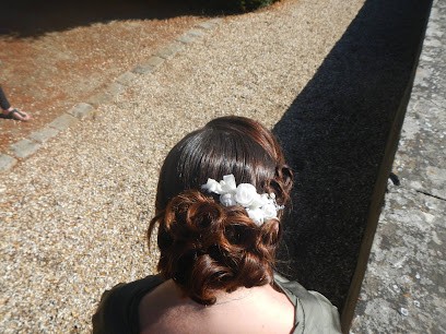 Lana Ma Coiffeuse & Moi, Coiffeur à Domicile à Guyancourt