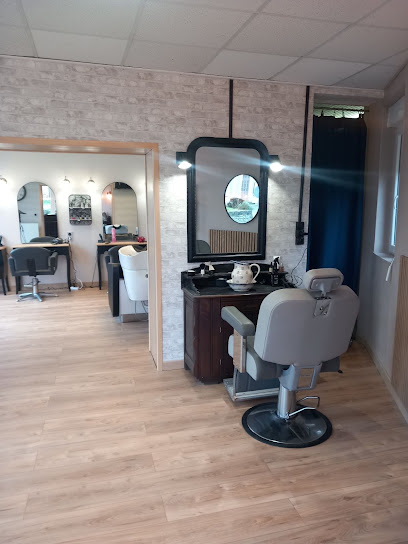 Le Salon De La Gare Coiffeur à Bussière-Galant