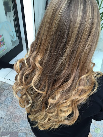 C Le Petit Theatre, Salon de Coiffure au Lavandou