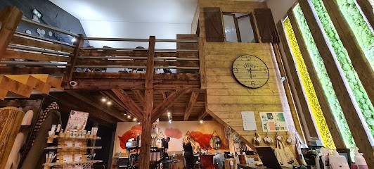 L'Essentiel Par Neferti'tif, Salon de Coiffure à La Cluse-et-Mijoux